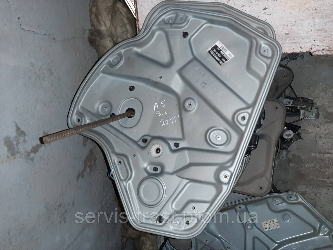 Склопідіймач задній лівий Skoda Octavia A5