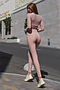 Прогулянковий облягаючий пудровий жіночий костюм Маріо топ і легінси 42 44 46 48 розміри, фото 2