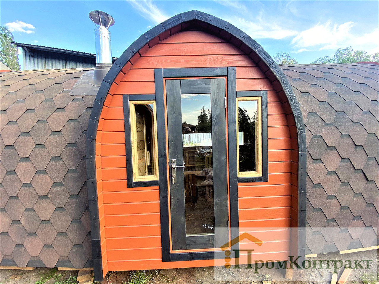 Баня-бочка в стиле Иглу 6,0х2,4х2,7м. Outdoor POD Sauna Igloo.  Доставка бань бочек в стиле Иглу по Украине и Европе нашим транспортом. Отправка на экспорт бань бочек: услуги затаможки бань бочек, оформление всех сертификатов: сертификат Евро 1 для удешевления растаможки, фито сертификат, сертификат нашего производства.   Сауна в стиле Иглу имеет уникальный дизайн, которая украсит любой участок. Изготовлена вручную на нашем производстве из разных видов древесины. Купить готовую деревянную баню-бочку в стиле Иглу под ключ  у производителя: (+38) 067-410-49-33 Viber, Telegram, WhatsApp