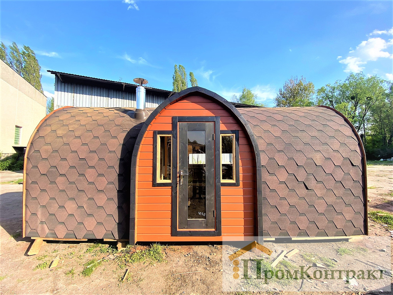 Баня-бочка в стиле Викинг 6,0х2,4х2,7м. Outdoor POD Sauna Igloo.  Доставка бань бочек в стиле Иглу по Украине и Европе нашим транспортом. Отправка на экспорт бань бочек: услуги затаможки бань бочек, оформление всех сертификатов: сертификат Евро 1 для удешевления растаможки, фито сертификат, сертификат нашего производства.   Сауна в стиле Иглу имеет уникальный дизайн, которая украсит любой участок. Изготовлена вручную на нашем производстве из разных видов древесины. Купить готовую деревянную баню-бочку в стиле Иглу под ключ  у производителя: (+38) 067-410-49-33 Viber, Telegram, WhatsApp