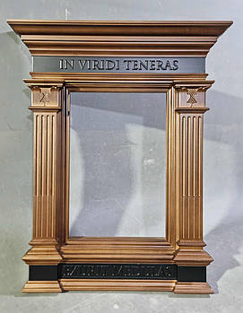 Рівний кіот із навершям