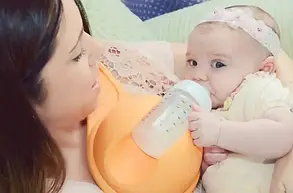 Тримач пляшки для немовлят "Вільні руки" Hands Free Bottle Holder Multi Task While You Feed, фото 3