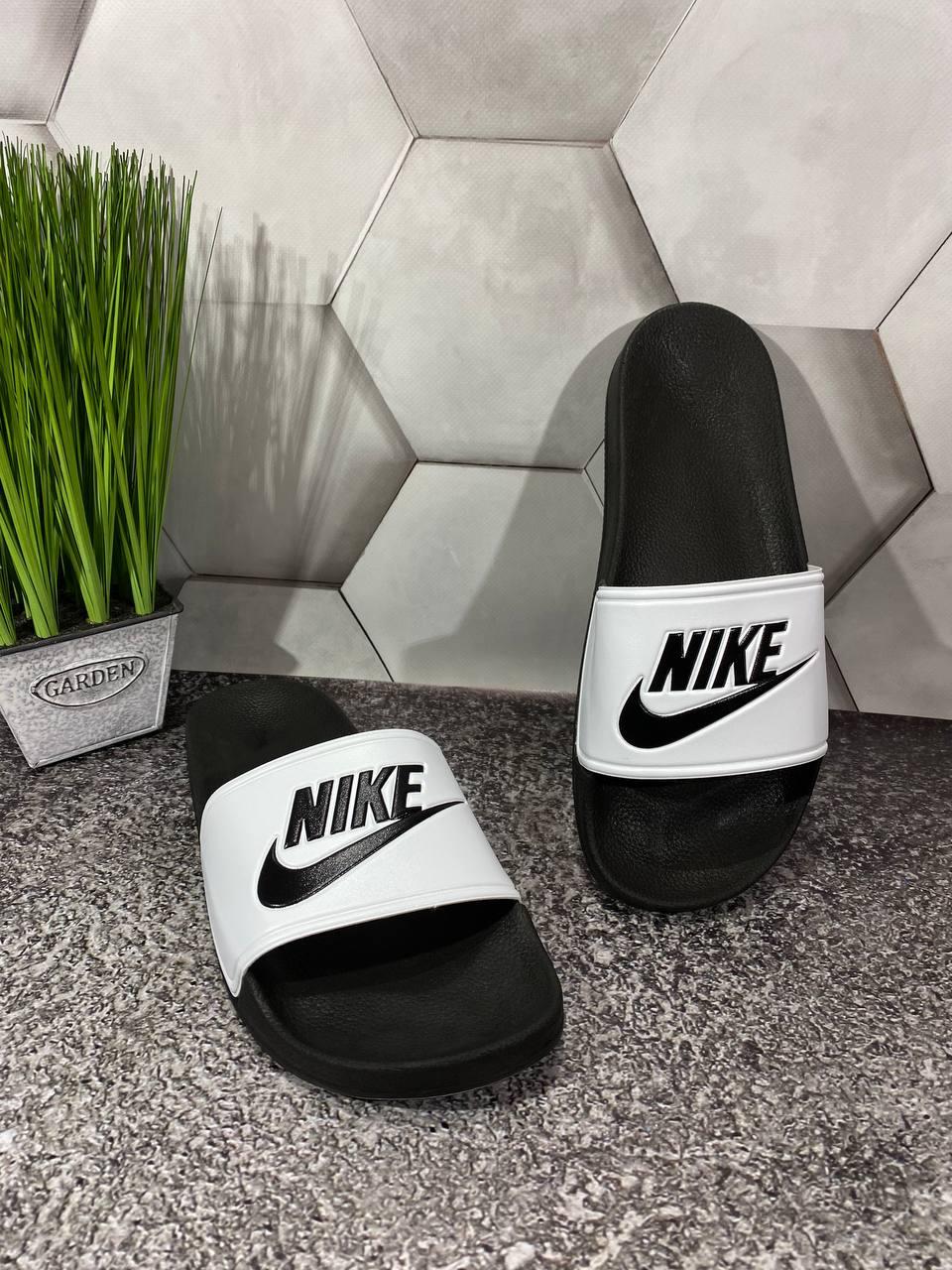 Чоловічі сланці Nike капці шльопанці капці Найк чорно-білі літні