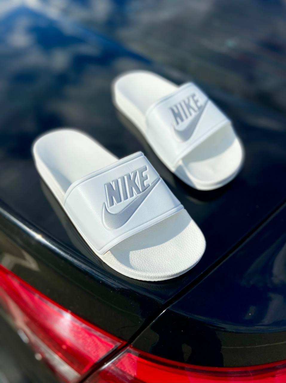 Жіночі шльопанці Nike WHITE logo Grey Тапки тапочки сланці Найк білі легкі літні