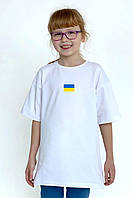 Белая хлопковая футболка для девочки с украинским флагом спереди