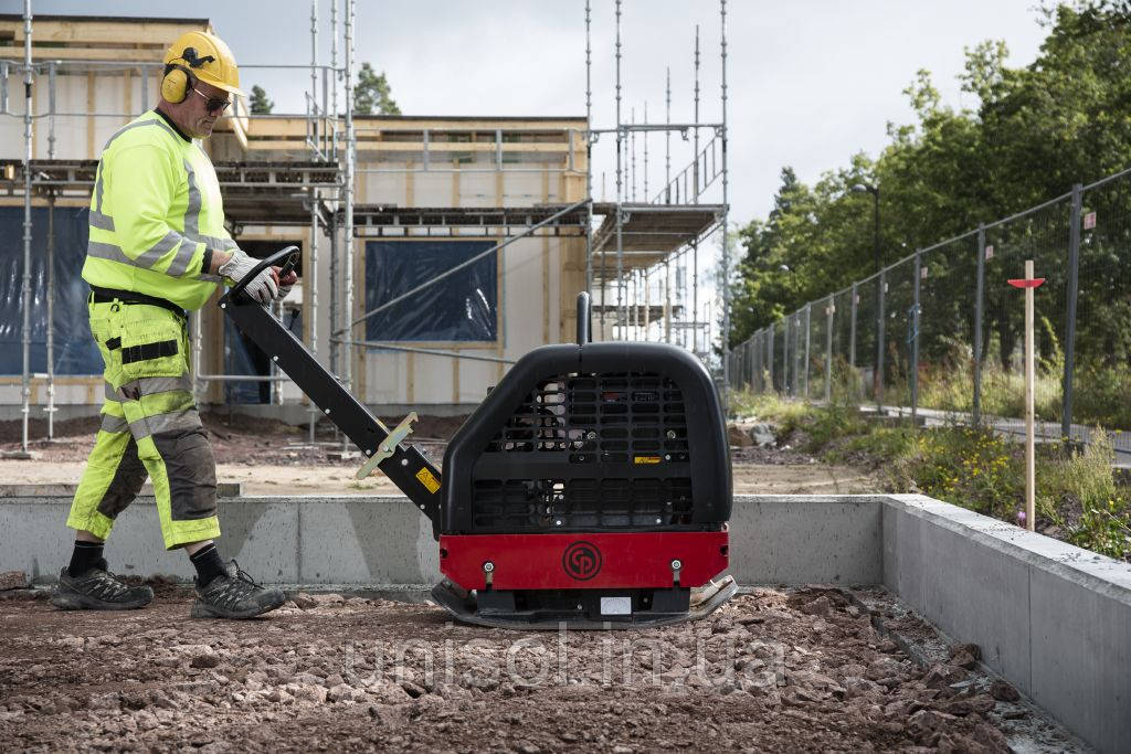 Бензинова віброплита реверсивна 300 кг - Chicago Pneumatic MV-320 вагою від 150 до 820 кг