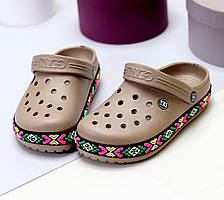 Жіночі літні крокси зручні молодіжні з орнаментом бежеві