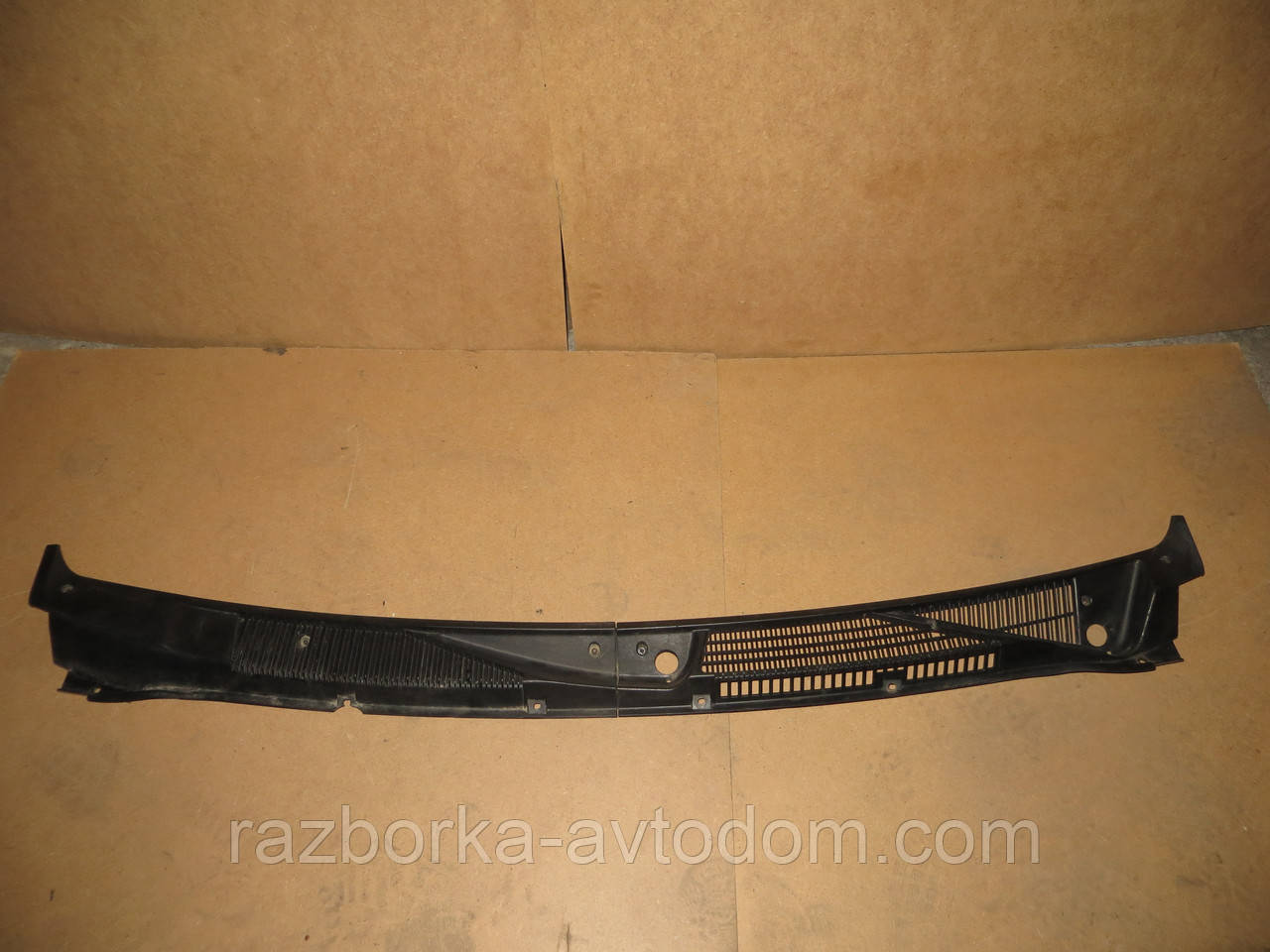 Пластик під лобове скло (2 частини) Ford Connect (-06) OE:2T14A02217AK