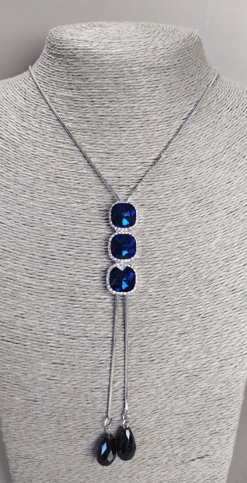 Подвеска-галстук с синими кристаллами на длинной цепочке металл "серебро" d-15х45мм L-90см купить бижутерию