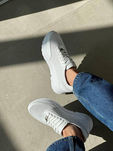 Женские летние белые кроссовки с перфорацией из натуральной кожи на ...