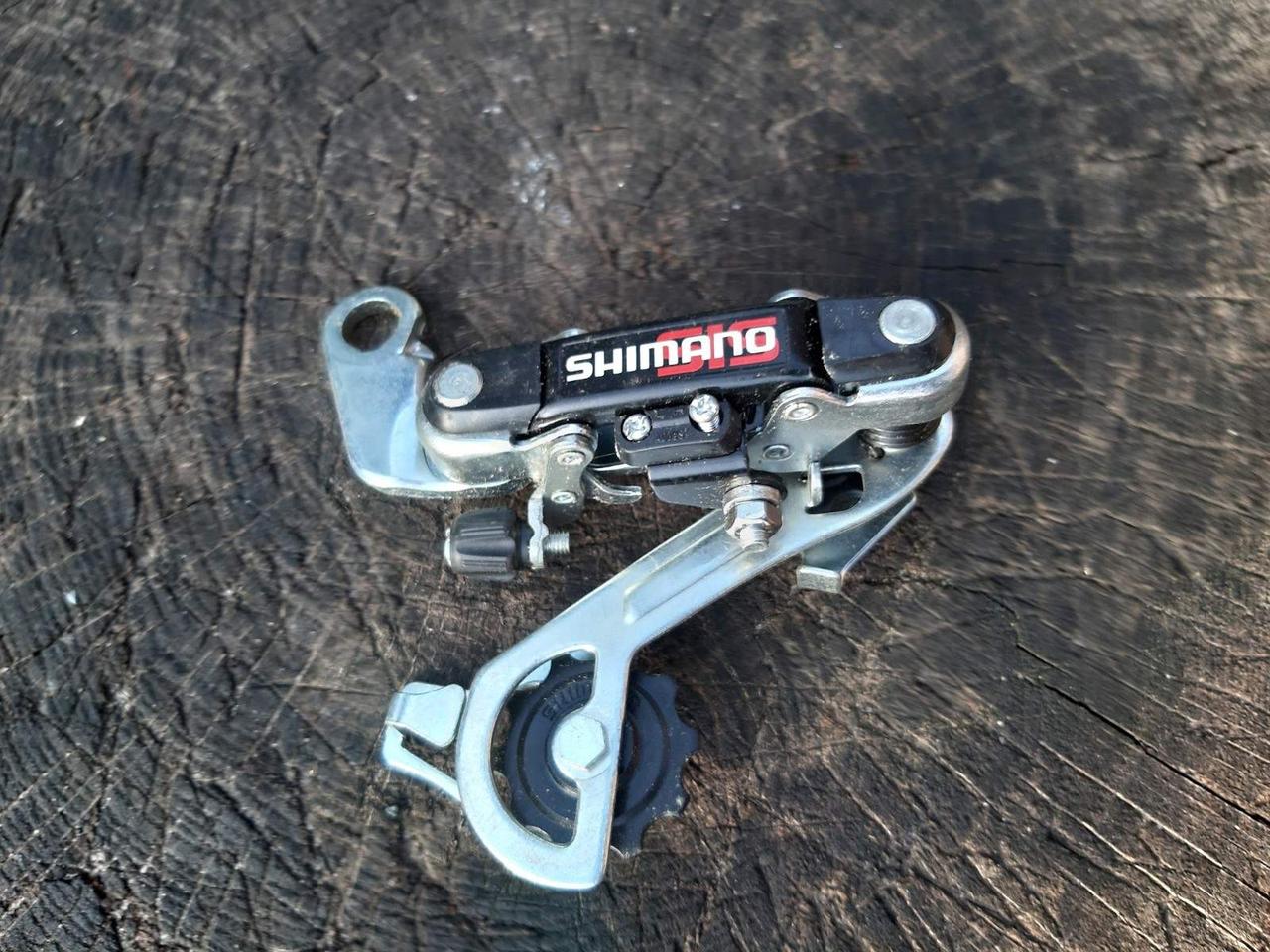 Перемикач задній Shimano (під болт)