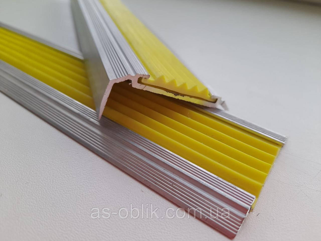 Накладки протиковзні тактильні одинарні з кутом на сходи кольорова вставка