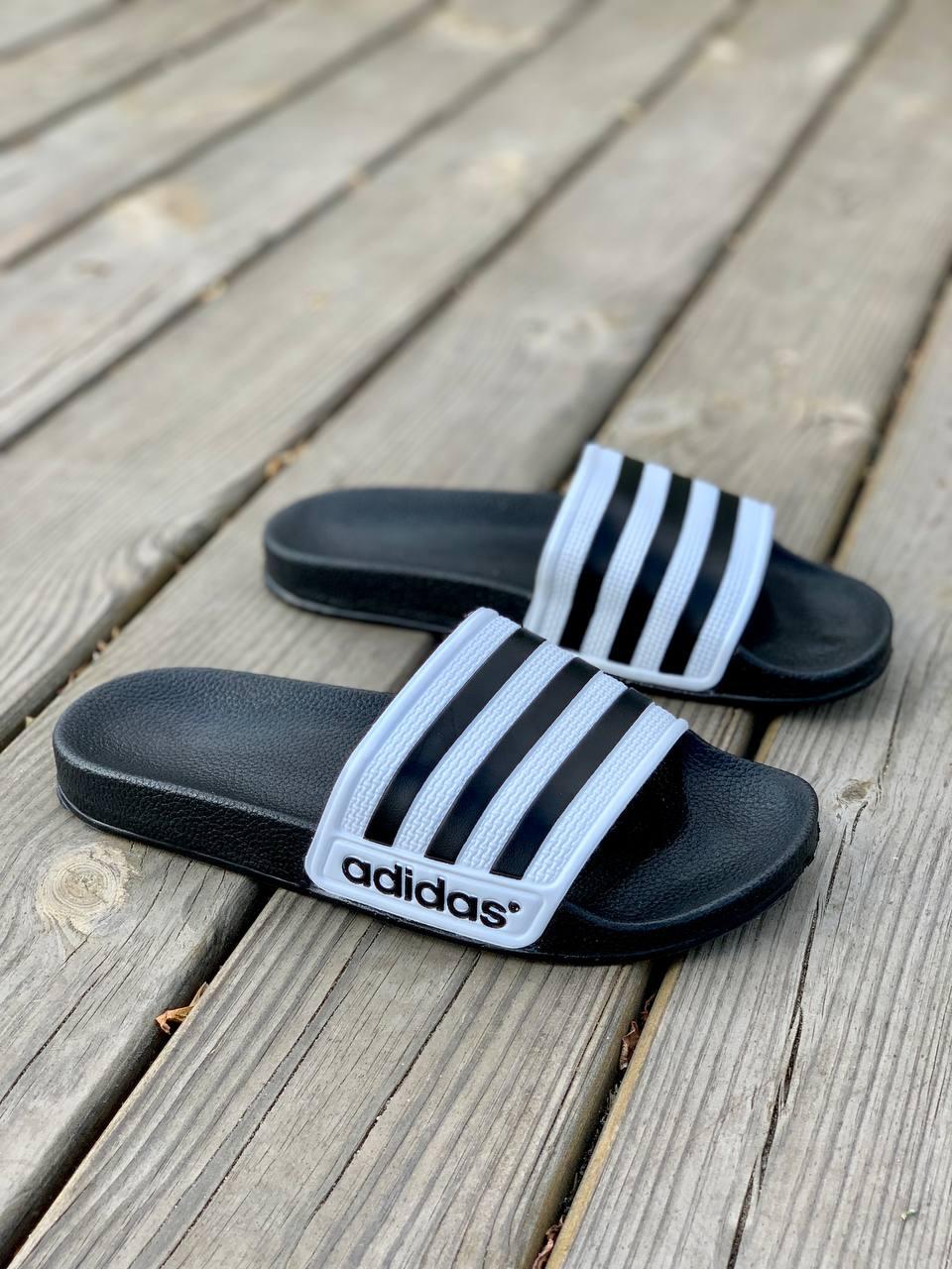 Шльопанці чоловічі Adidas капці адідас чорні з білим шльопанці сланці
