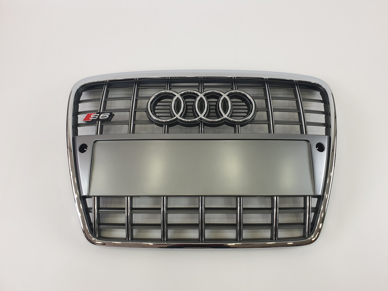 Решетка радиатора в стиле S-Line на Audi A6 C6 2004-2011 год Серая с хромом - фото 2 - id-p1465098432