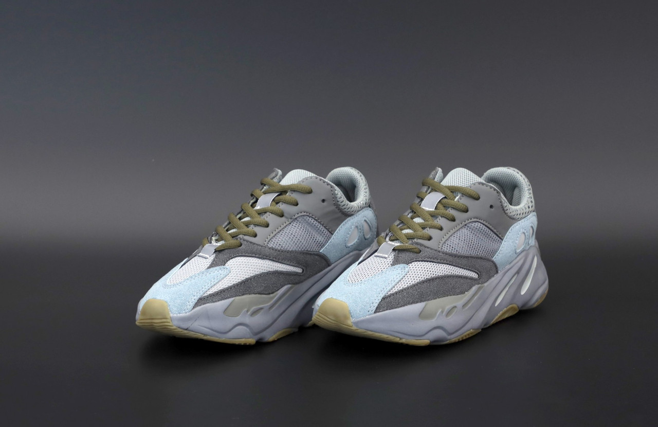 Сірі жіночі Кросівки Adidas Yeezy Boost 700