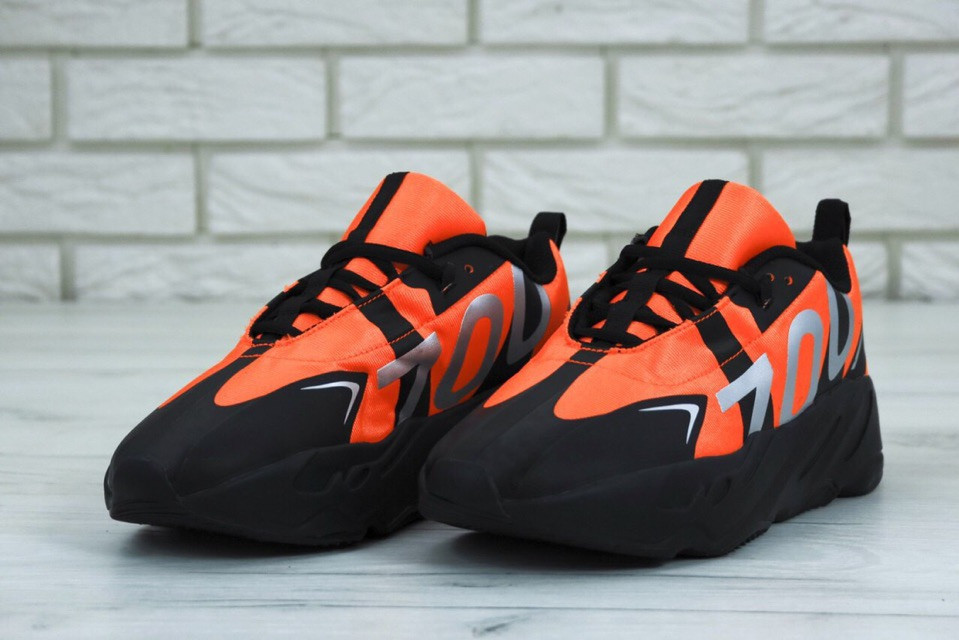 Чоловічі чорні Кросівки Adidas Yeezy Boost 700