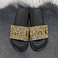 Жіночі шльопанці бронзові зі стразами на чорній підошві, фото 5