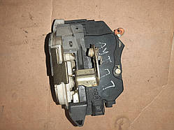 Замок дверей передній правий Mitsubishi OUTLANDER