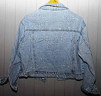 Крута джинсова куртка з кишенями та камінням Сваровскі