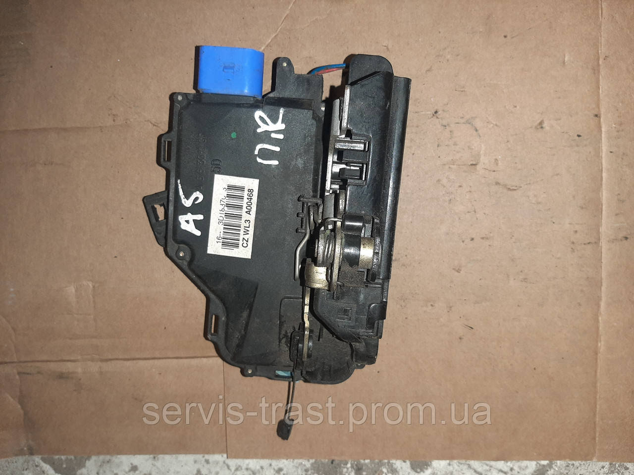 Замок двери передней правой Skoda Octavia A5