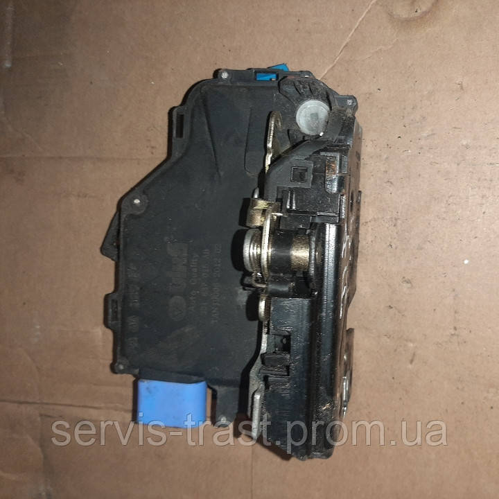 Замок дверцят передньої лівої Skoda Octavia A5