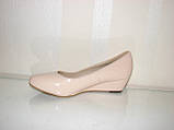Жіночі бежеві лакові туфлі на танкетці розмір 37, фото 3