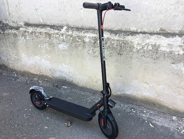 Електросамоокат Crosser E9 MAX AIR 10" (600W, 36V, 15A) безкамерне перфороване колесо