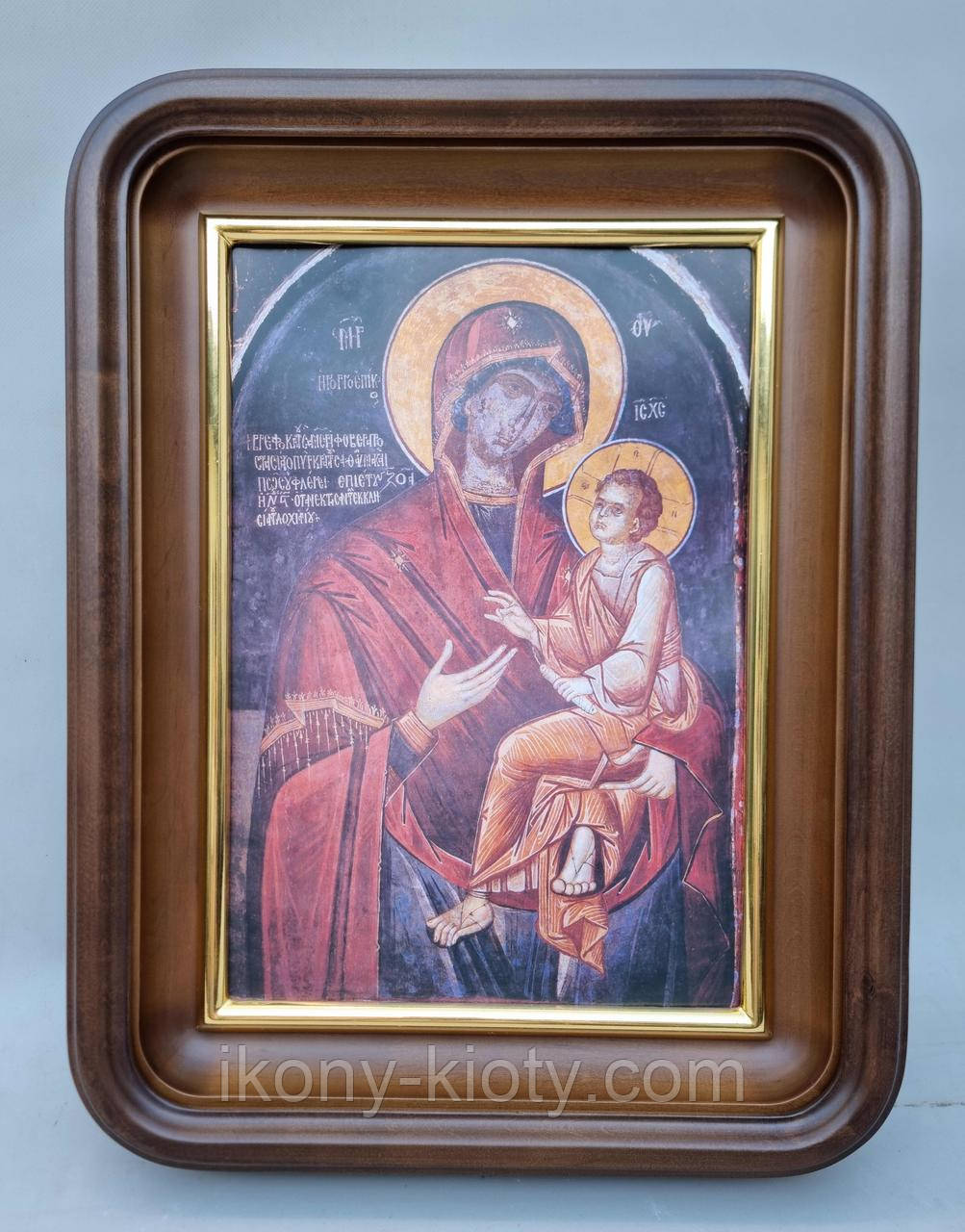 Кіот із закругленими кутами, з внутрішньою дерев'яною та золоченою сухальним золотом рамами.