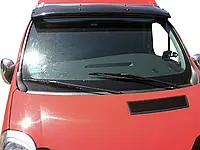 Козырек на лобовое стекло (черный глянец, 5мм) для Renault Trafic 2001-2015 гг