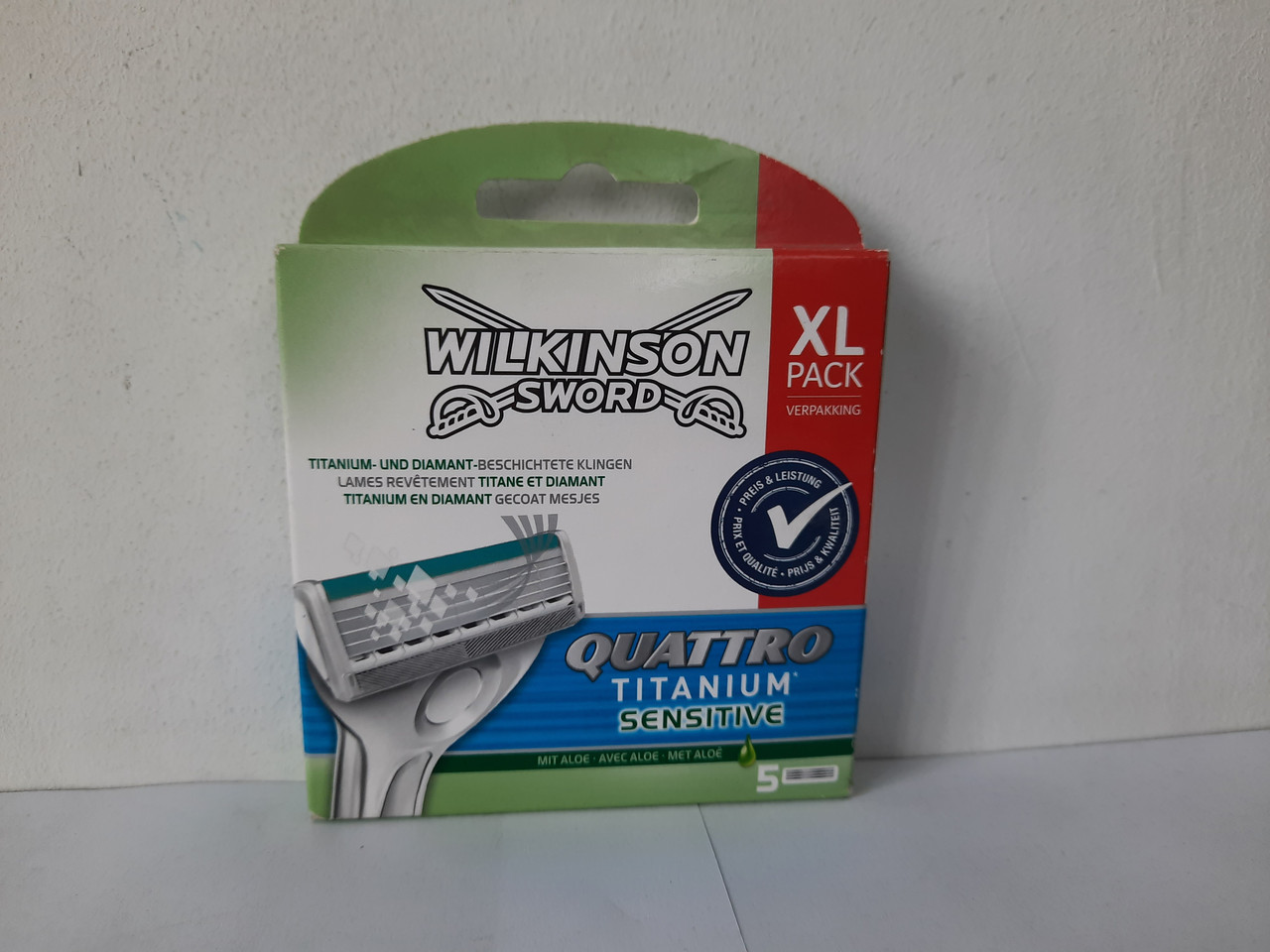 Касети чоловічі для гоління Wilkinson Sword (Schick) Quattro 4 titanium sensitive 5 шт. (Шик квадро Титаніум)