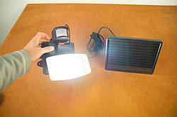 LED прожектор на сонячній батареї WeteLux із датчиком руху