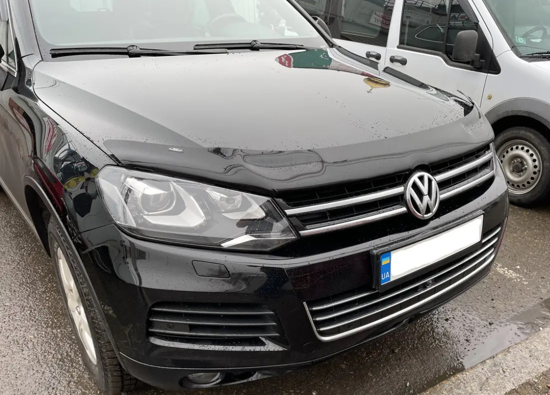 Мухобойка, дефлектор капота Volkswagen Touareg 2010-2017 (Sim)