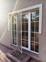 Протимоскітна дверна сітка на петлях - віконна компанія "Вікна Маркет" (098) 777-31-49