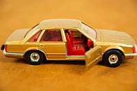 Модель авто Opel Senator Corgi (Made in Great Britain)