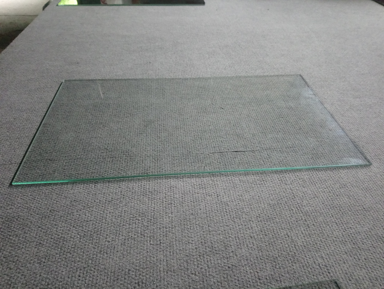 Полиця скляна товщиною 5 мм гартована для холодильника з прямими кутами за розміром замовника