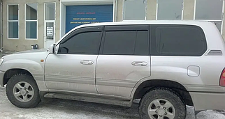 Дефлектори вікон на Toyota Land Cruiser 100, Lexus LX 470 1997-2007 (скотч).  Вітровики на Toyota, Lexus