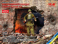 Советский солдат штурмовой инженерно-саперной бригады. Вторая мировая война. ICM 16013
