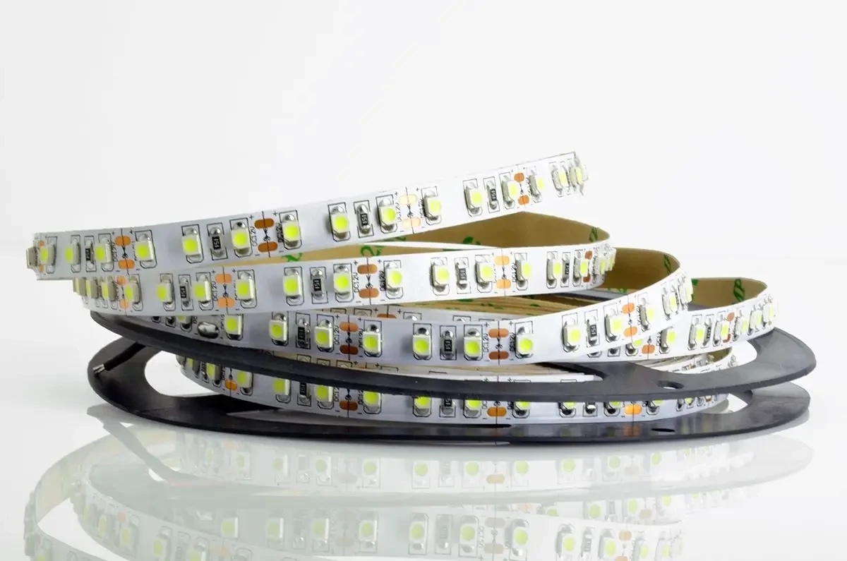 Світлодіодна LED стрічка PROLUM 12V-2835-120 нейтральна біла, негерметична.Котушка, ціна за 1 метр