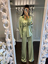 Ефектний жіночий шовковий костюм трійка Круїз - сорочка оверсайз, майка та брюки труби Df5411, фото 4