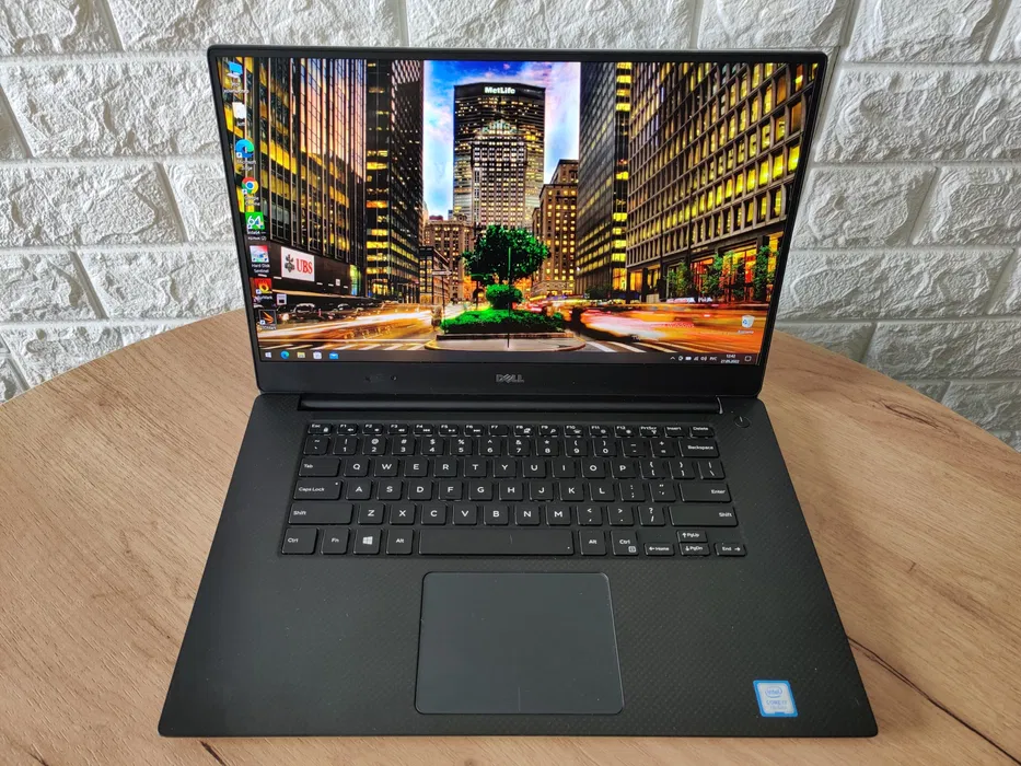 Ноутбук Dell Precision 5520/15.6"IPS/i7 7820HQ/8Gb/SSD240Gb/Quadro M1200-4Gb