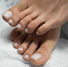 Покриття гель-лаком нігтів на ногах