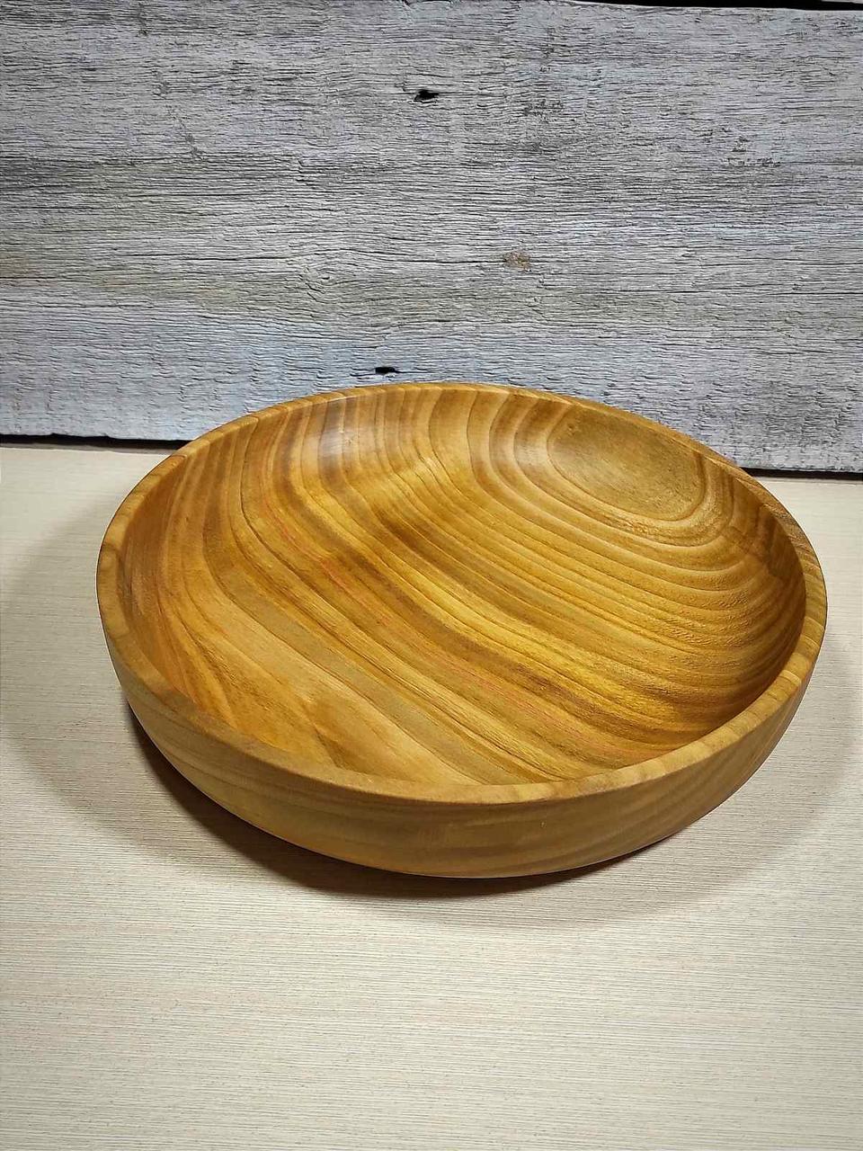 Дерев'яна тарілка ручної роботи (горіх)