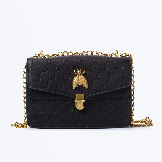 Фото жіночої сумочки на ланцюжку Фото жіночої сумочки на ланцюжку