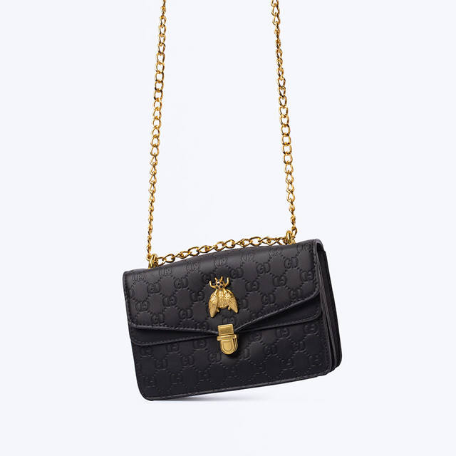 Фото жіночої сумочки на ланцюжку Фото жіночої сумочки на ланцюжку