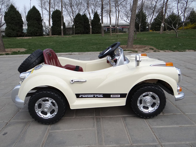 Лучшие фотки детского электромобиля MERCEDES 128 RETRO. http://autoday.com.ua/p16463490-detskij-elektromobil-mercedes.html