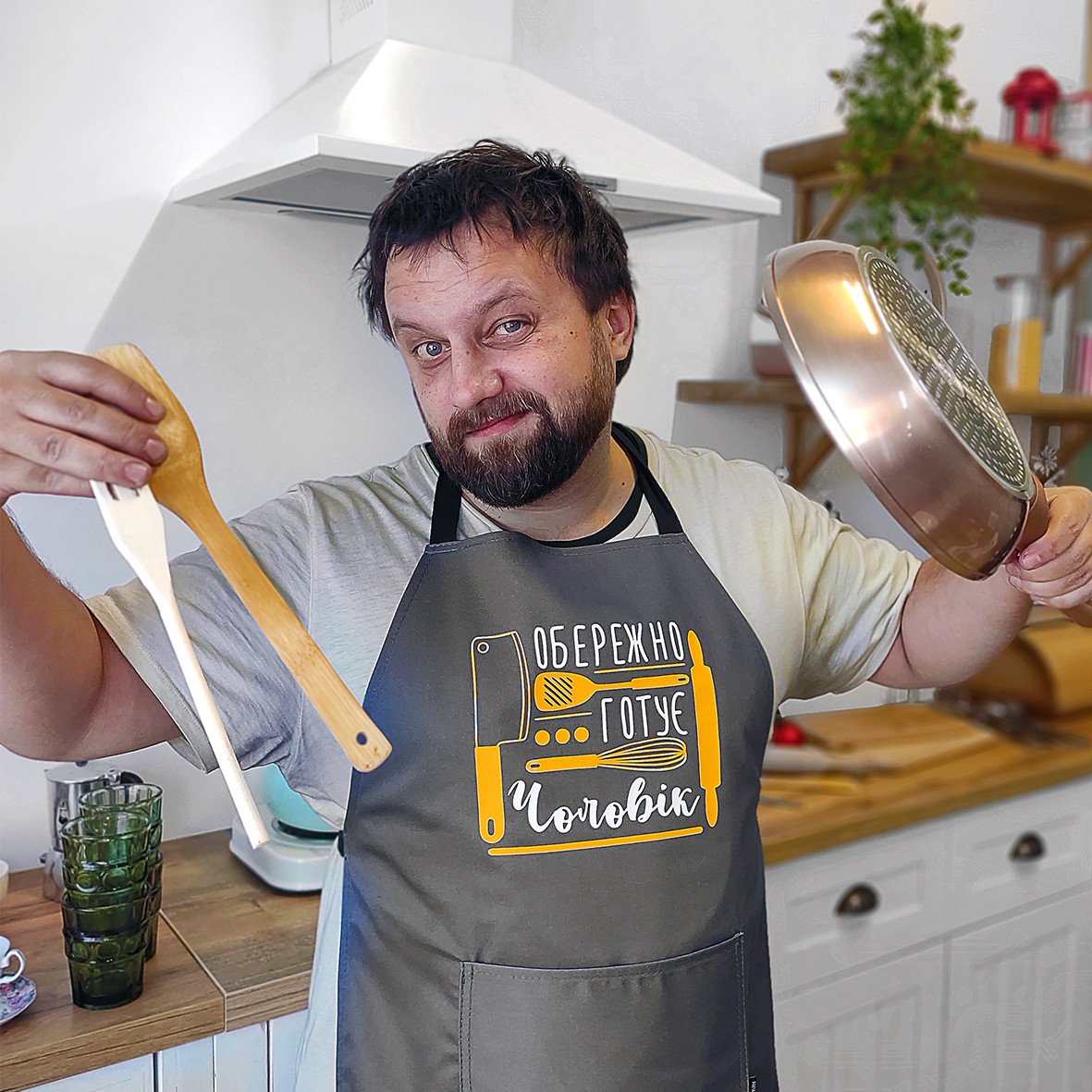 Фартух із написом Обережно! Готує чоловік