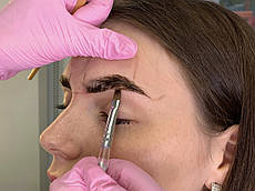 Фарбування брів