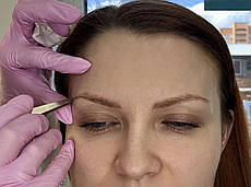 Корекція брів