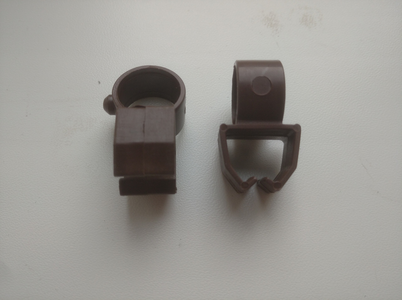 Кріплення U-шини(темно коричневе) для металопластикових карнизів, фото 1