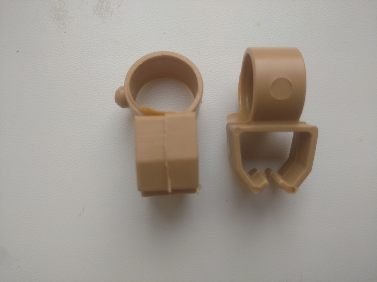 Кріплення U-шини( дуб) металопластикових карнизів